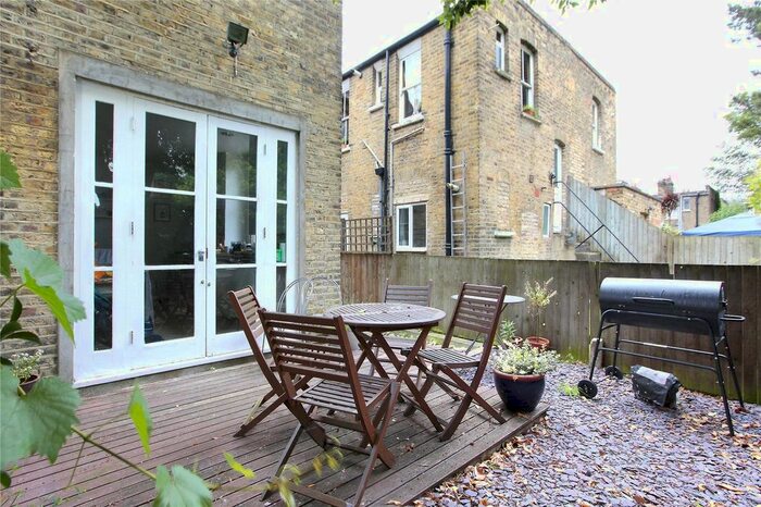 2 Bedroom Flat To Rent In Littlebury Road, Clapham, London, SW4