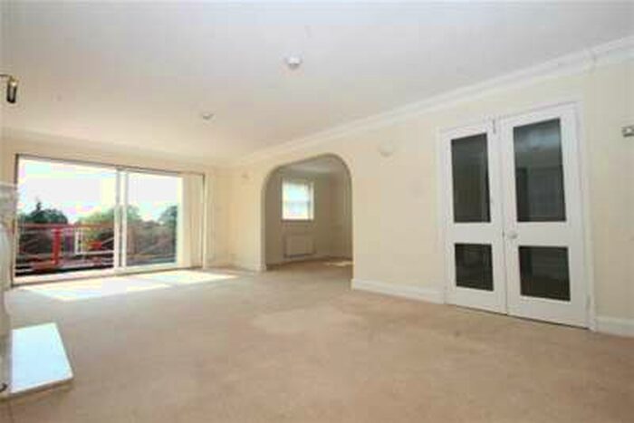 3 Bedroom Penthouse Flat To Rent In Park Road, Beckenham, BR3