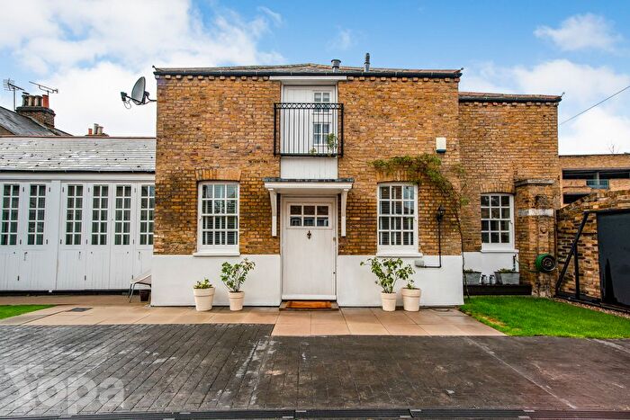 3 Bedroom Semi-Detached House For Sale In Priory Hill, Dartford, DA1