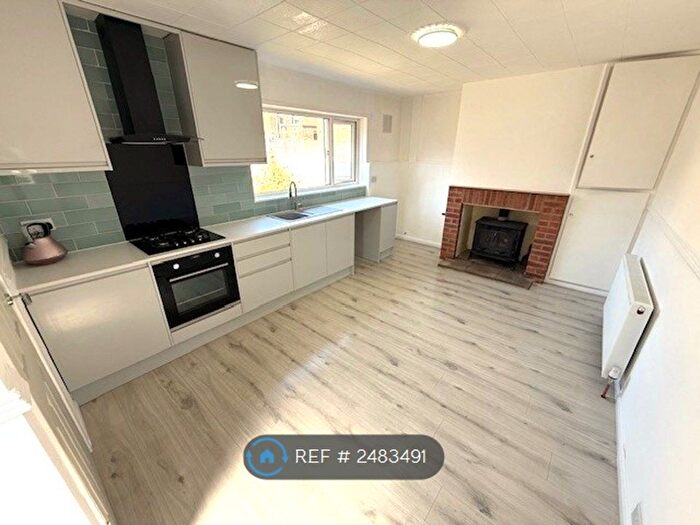 3 Bedroom Semi-Detached House To Rent In Cumberland Road, Hoyland, Barnsley, S74