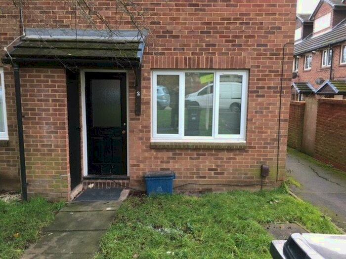 1 Bedroom Flat To Rent In Copperfield, Chigwell, IG7