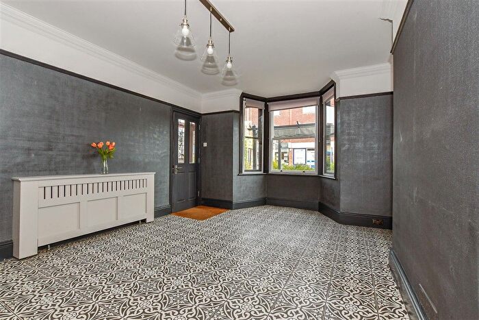 4 Bedroom Detached House For Sale In Commercial Road, Paddock Wood, Tonbridge, Kent, TN12