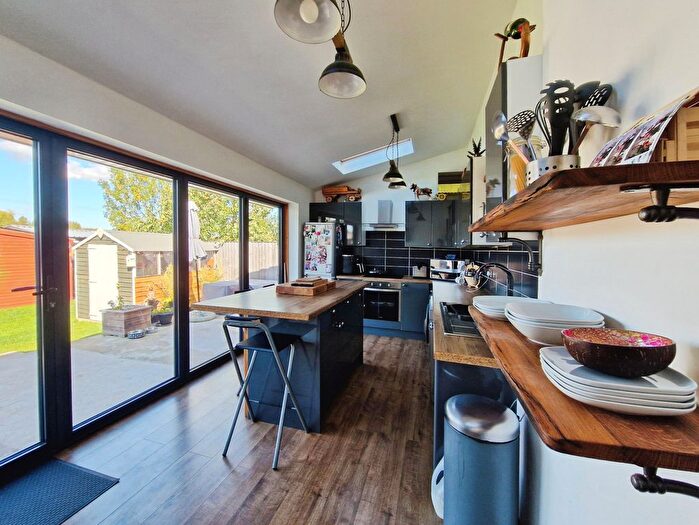 3 Bedroom Semi-detached House For Sale In The Avenue, Moorends, Doncaster, DN8
