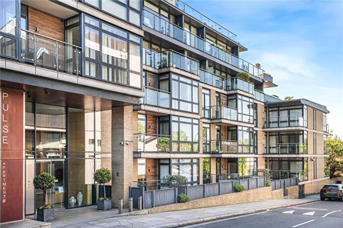 3 Bedroom Apartment For Sale In Lymington Road, London, NW6
