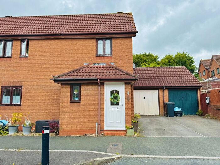 3 Bedroom Semi-Detached House To Rent In Thornhill Drive, Swindon, SN25