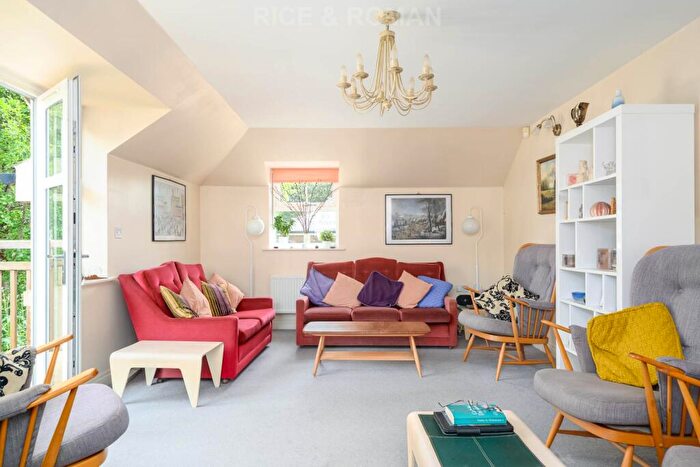 2 Bedroom Retirement Property For Sale In Mill Lane, West Byfleet, KT14