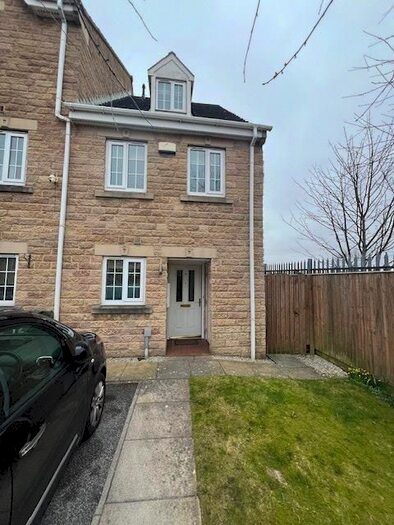 3 Bedroom Property To Rent In Loxley Close, Bradford, BD2