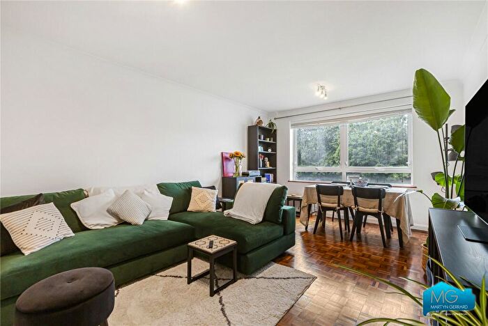 2 Bedroom Apartment To Rent In High Road, East Finchley, London, N2