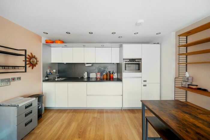 2 Bedroom Flat To Rent In Campbell Road, London, E3