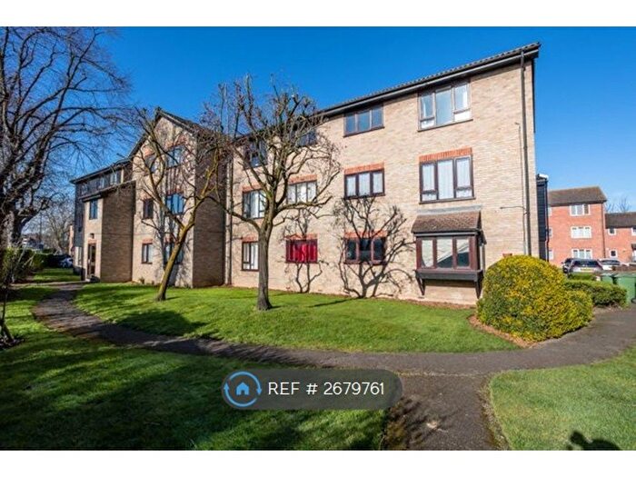 2 Bedroom Flat To Rent In Firs Close, Mitcham, CR4