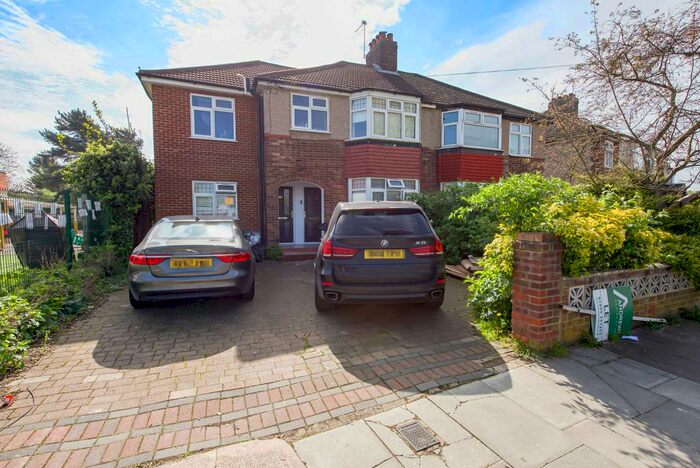 3 Bedroom Flat To Rent In Gordon Road, West Drayton, UB7