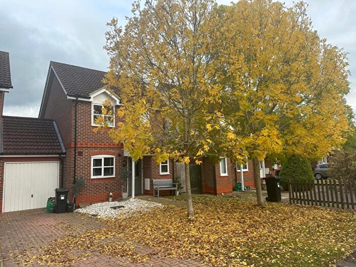 3 Bedroom Link Detached House For Sale In Coniston Close, Woodley, RG5