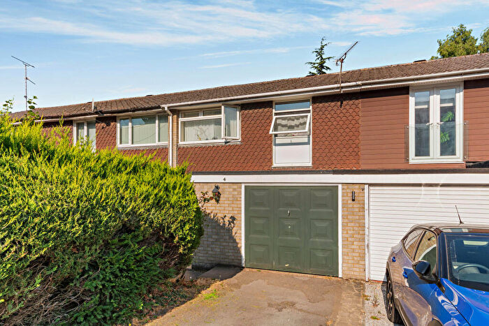 3 Bedroom Terraced House For Sale In Willow Drive, Bracknell, RG12