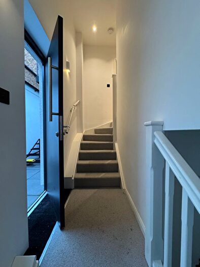 2 Bedroom Flat To Rent In High St, Penge, SE20