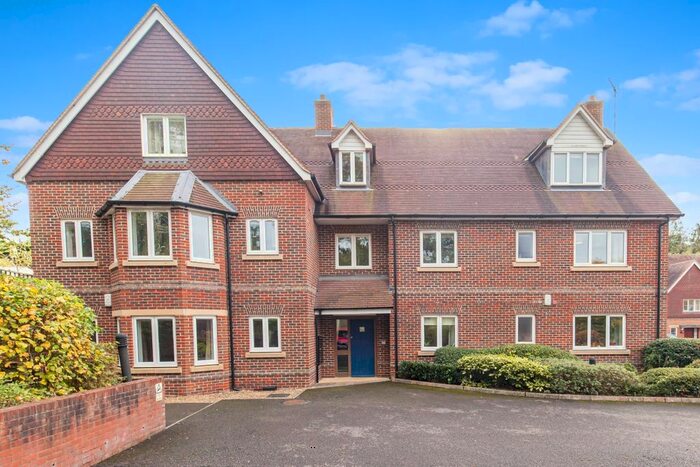 2 Bedroom Flat To Rent In Dean Court Road, Botley, Oxford, OX2