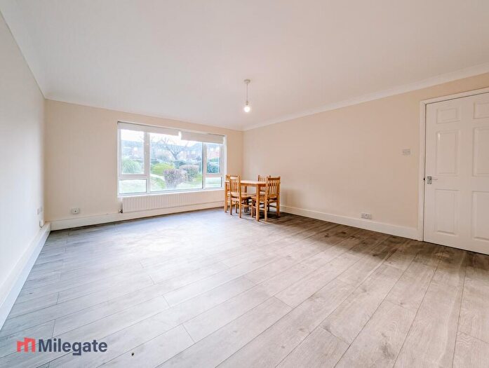 2 Bedroom Flat To Rent In Mitchell Walk, Swanscombe, DA10