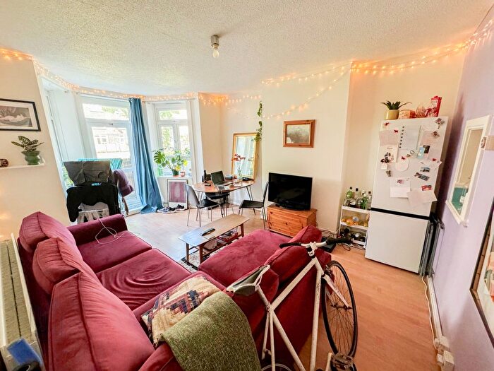 3 Bedroom Flat To Rent In Malmsmead House, Homerton Road, Hackney, E9