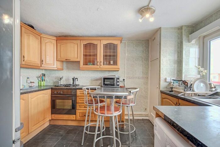 3 Bedroom Flat To Rent In Commerce Road, London, N22