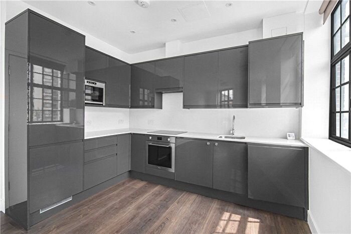 2 Bedroom Flat To Rent In High Street, London, SE25