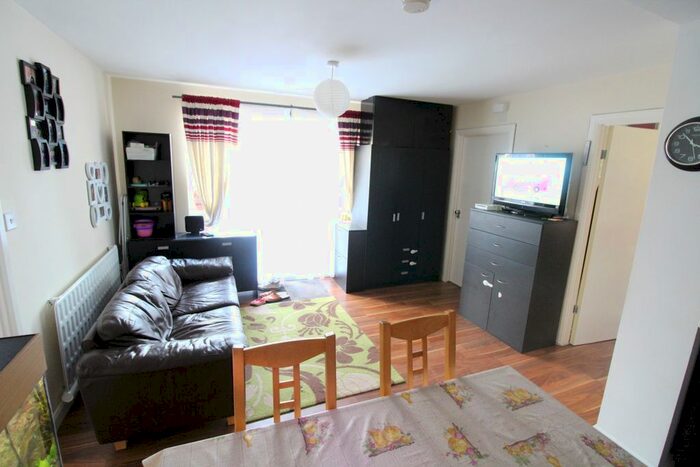 2 Bedroom Flat To Rent In Crawley Green Road, Luton, LU2