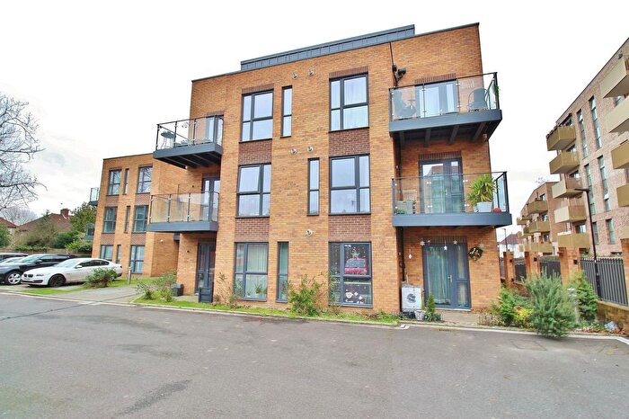 2 Bedroom Flat To Rent In London Road, Hounslow, TW3