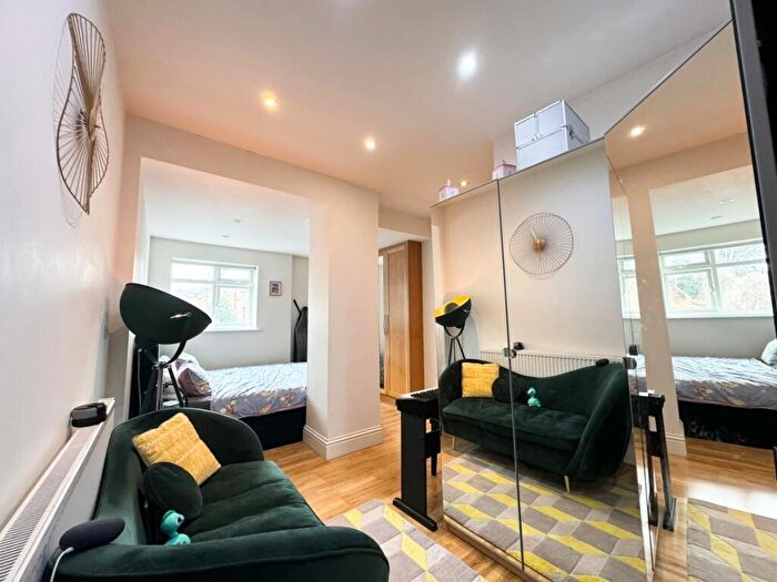 2 Bedroom Apartment To Rent In Avenue Mews, Muswell Hill, N10