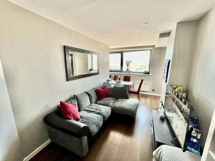 2 Bedroom Apartment To Rent In Bridgewater Place, LS11