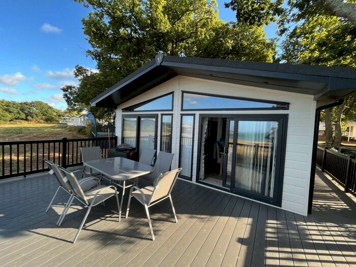 2 Bedroom Lodge For Sale In Ps// &#; Thorness Bay Holiday Park, PO31