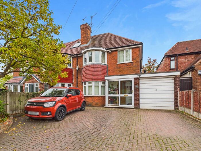 3 Bedroom Semi Detached House For Sale In Broome Avenue, Great Barr, Birmingham, B43