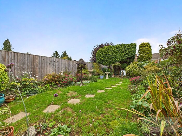 2 Bedroom End Of Terrace House For Sale In Wychwood Close, Witney, OX28