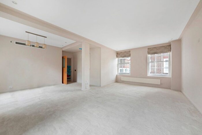 4 Bedroom Flat To Rent In The Lodge, Kensington Park Gardens, W11