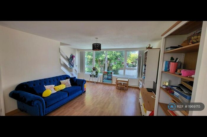 4 Bedroom End Of Terrace House To Rent In Queens Crescent, Burgess Hill, RH15