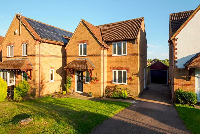 3 Bedroom Detached House For Sale In Mount Pleasant Close, Lyminge, CT18