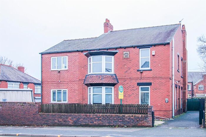 4 Bedroom Detached House For Sale In Dodworth Road, Barnsley, S70