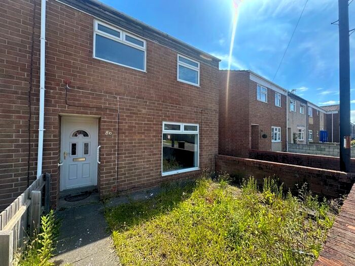 4 Bedroom Semi-Detached House To Rent In Pine Grove, Hartlepool, TS24