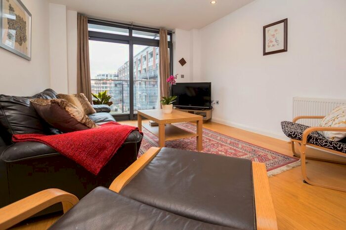 2 Bedroom Flat To Rent In Larden Road, London, W3
