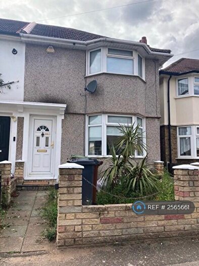 2 Bedroom End Of Terrace House To Rent In Tresham Road, Barking, IG11