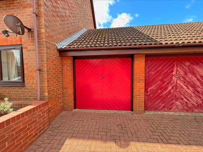 Garage / Parking To Rent In Garage, Sennen Place, Port Solent, PO6