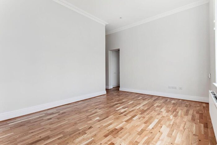 3 Bedroom Flat To Rent In Palm Court, NW3