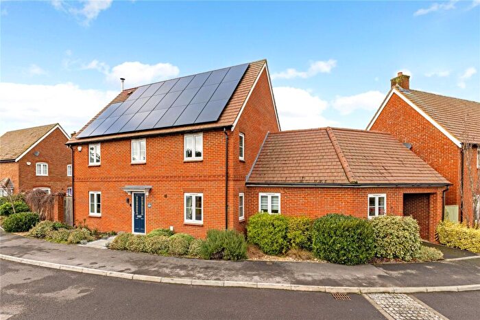 4 Bedroom Detached House For Sale In Harrow Drive, Headley, Thatcham, Hampshire, RG19