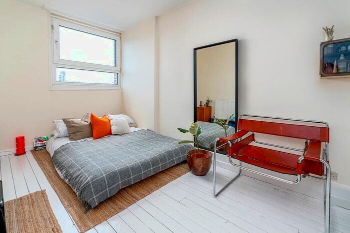 2 Bedroom Flat To Rent In Tottenham Road, Islington, London, N1