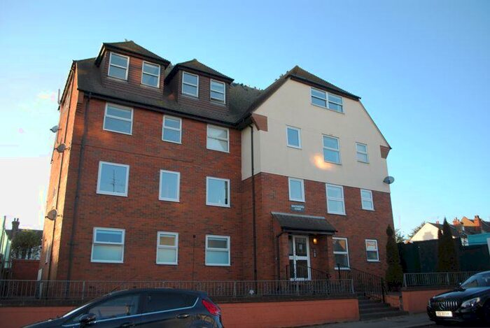 2 Bedroom Flat To Rent In Broadway, Leigh-On-Sea, SS9