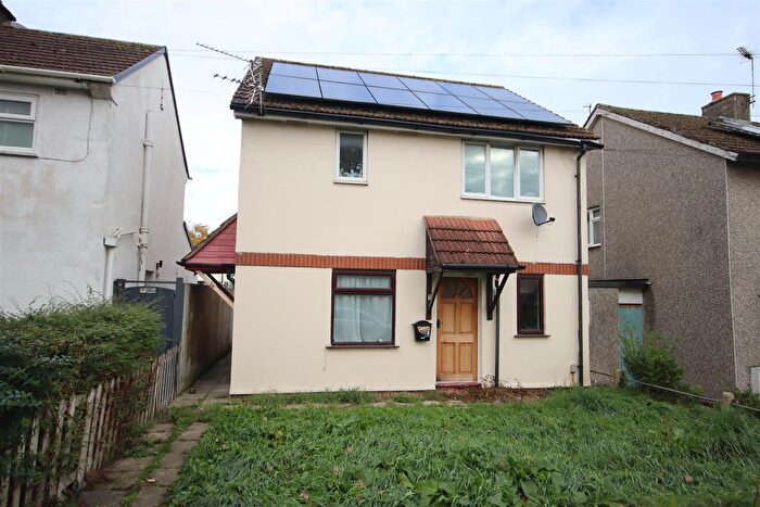 2 Bedroom Flat For Sale In Hill Rise, Chippenham, SN15