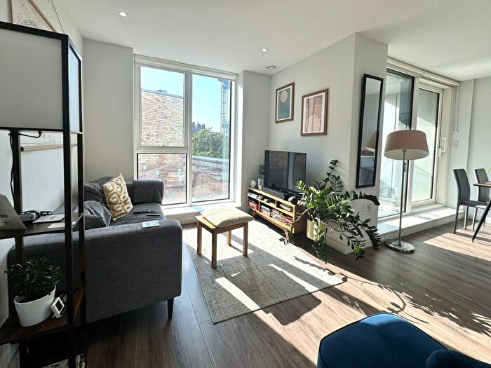 1 Bedroom Flat To Rent In Skylark Point, Newnton Close, Woodberry Down, London, N4