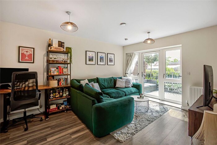 1 Bedroom Flat For Sale In Springfield Drive, Tooting Bec, SW17