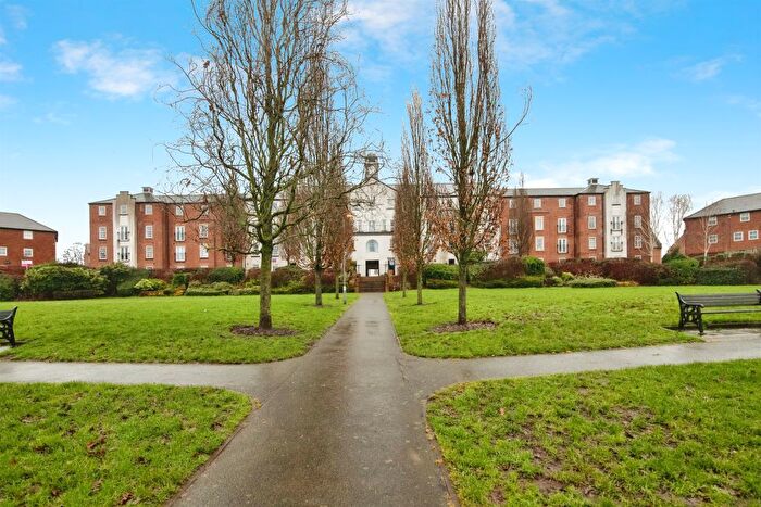 2 Bedroom Flat For Sale In Horseshoe Crescent, Great Barr, Birmingham, B43