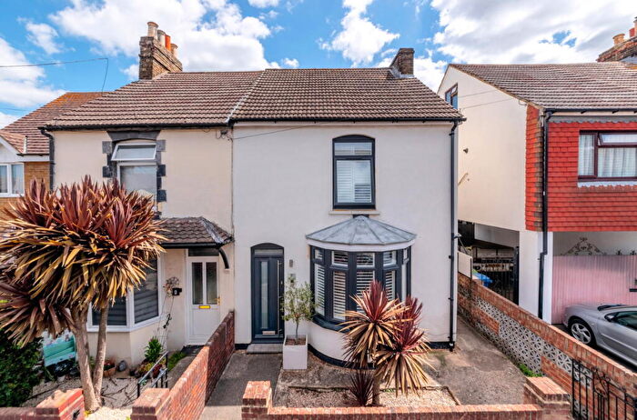 3 Bedroom Semi Detached House For Sale In Cowper Road, Sittingbourne, ME10