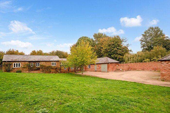 4 Bedroom Barn Conversion To Rent In Warwick Road, Banbury, OX17