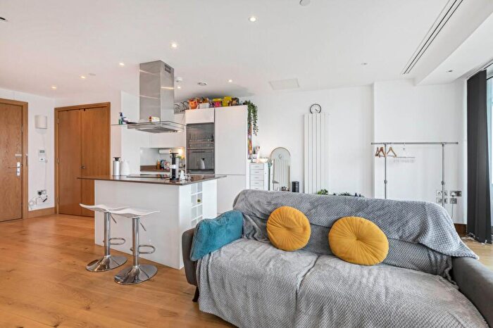 2 Bedroom Flat To Rent In Arena Tower, Crossharbour Plaza, E14