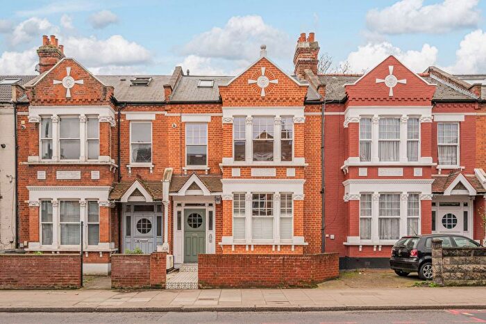 2 Bedroom Flat For Sale In Cavendish Road, Clapham South, London, SW12